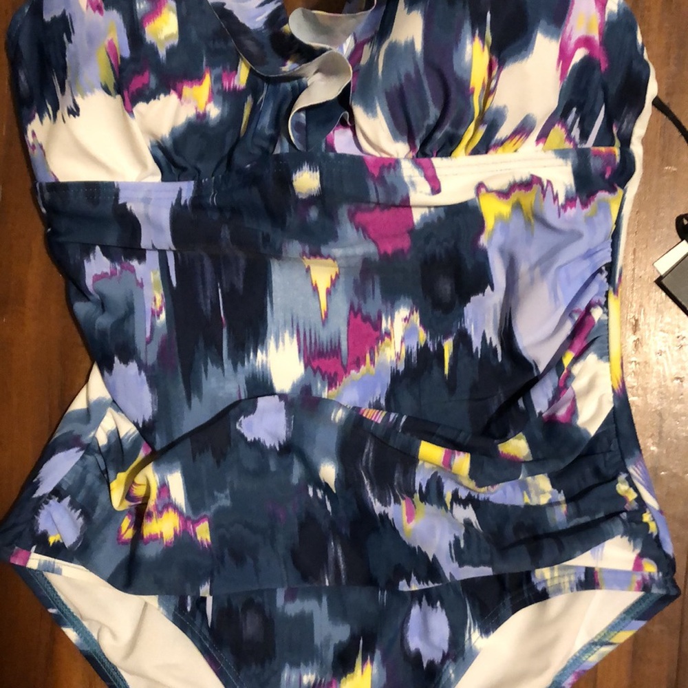 New Ruffle Plunge Tummy-Control One-Piece Swimsuit - Picture 6 of 15